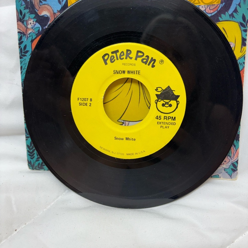 Snow White & The Seven Dwarfs Peter Pan Records 45 RPM Extended Play - Picture 4 of 4
